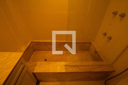 Apartamento à venda com 784m², 5 quartos e 4 vagas Apartamento à venda com 784m², 5 quartos e 4 vagasBanheiro da Suíte 3