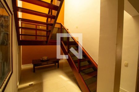 Apartamento à venda com 784m², 5 quartos e 4 vagas Apartamento à venda com 784m², 5 quartos e 4 vagasEscada da sala para o 2 andar