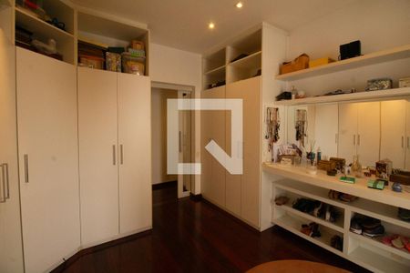 Apartamento à venda com 784m², 5 quartos e 4 vagas Apartamento à venda com 784m², 5 quartos e 4 vagasCloset 2 da Suíte master