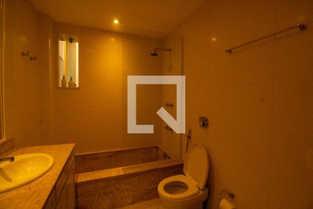 Apartamento à venda com 784m², 5 quartos e 4 vagas Apartamento à venda com 784m², 5 quartos e 4 vagasBanheiro da Suíte 3