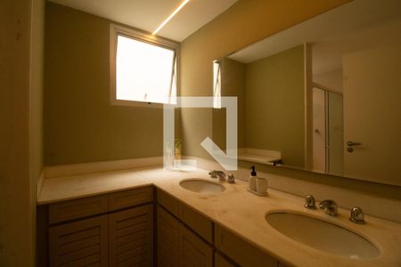 Apartamento à venda com 784m², 5 quartos e 4 vagas Apartamento à venda com 784m², 5 quartos e 4 vagasBanheiro 2