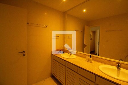 Apartamento à venda com 784m², 5 quartos e 4 vagas Apartamento à venda com 784m², 5 quartos e 4 vagasBanheiro da Suíte 3