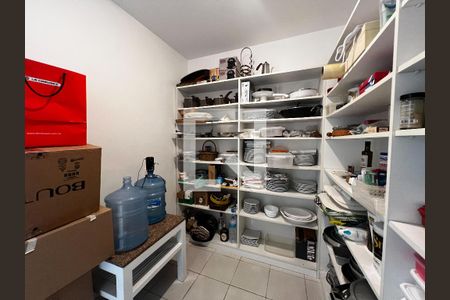 Apartamento à venda com 784m², 5 quartos e 4 vagas Apartamento à venda com 784m², 5 quartos e 4 vagasDespensa