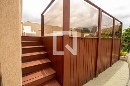 Apartamento à venda com 784m², 5 quartos e 4 vagas Apartamento à venda com 784m², 5 quartos e 4 vagasÁrea externa - Escada da piscina