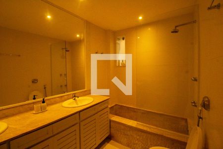 Apartamento à venda com 784m², 5 quartos e 4 vagas Apartamento à venda com 784m², 5 quartos e 4 vagasBanheiro da Suíte 3