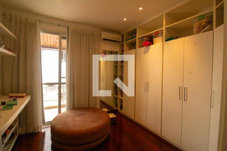 Apartamento à venda com 784m², 5 quartos e 4 vagas Apartamento à venda com 784m², 5 quartos e 4 vagasCloset 2 da Suíte master