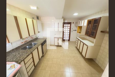 Apartamento para alugar com 136m², 3 quartos e 2 vagasCozinha