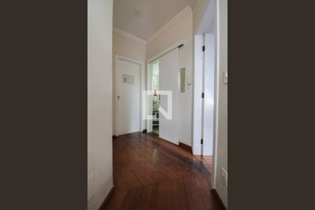 Casa à venda com 360m², 3 quartos e 2 vagasCorredor