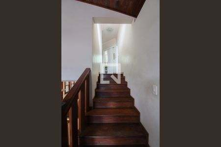 Casa à venda com 360m², 3 quartos e 2 vagasEscada