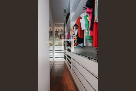 Casa à venda com 360m², 3 quartos e 2 vagasCloset da suíte