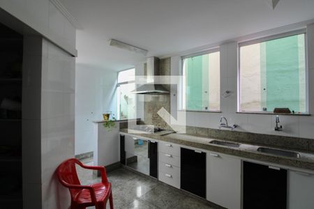 Casa à venda com 360m², 3 quartos e 2 vagasCozinha