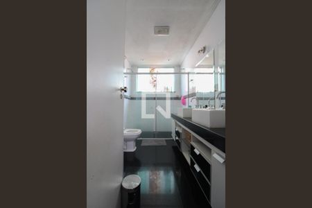 Casa à venda com 360m², 3 quartos e 2 vagasBanheiro da Suíte