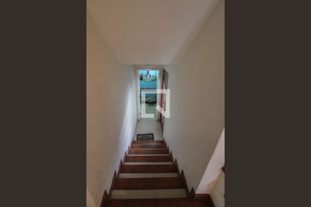 Casa à venda com 360m², 3 quartos e 2 vagasEscada Para Garagem