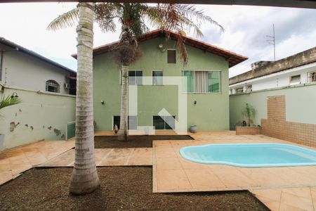 Casa à venda com 360m², 3 quartos e 2 vagasPiscina