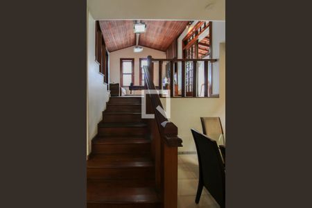 Casa à venda com 360m², 3 quartos e 2 vagasEscada