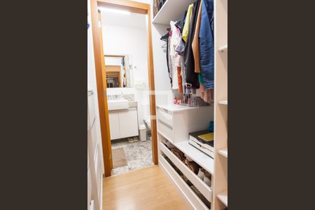 Apartamento à venda com 200m², 4 quartos e 3 vagasCloset