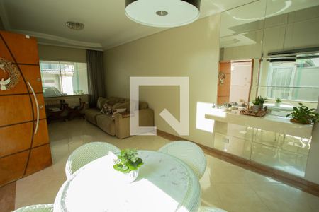 SALA de casa à venda com 3 quartos, 160m² em Vila Mariza Mazzei, São Paulo
