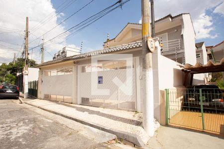 Casa à venda com 160m², 3 quartos e 3 vagas Casa à venda com 160m², 3 quartos e 3 vagasFACHADA