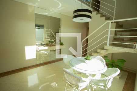 SALA de casa à venda com 3 quartos, 160m² em Vila Mariza Mazzei, São Paulo