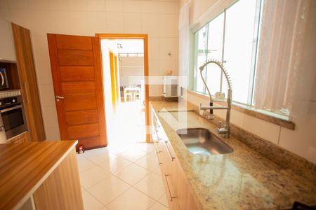 Casa à venda com 160m², 3 quartos e 3 vagas Casa à venda com 160m², 3 quartos e 3 vagasCOZINHA