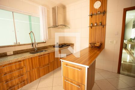 Casa à venda com 160m², 3 quartos e 3 vagas Casa à venda com 160m², 3 quartos e 3 vagasCOZINHA