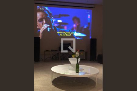 Casa de condomínio à venda com 415m², 4 quartos e 2 vagas Casa de condomínio à venda com 415m², 4 quartos e 2 vagasSala