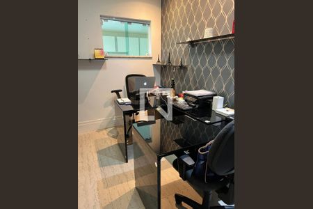 Casa de condomínio à venda com 415m², 4 quartos e 2 vagas Casa de condomínio à venda com 415m², 4 quartos e 2 vagasQuarto