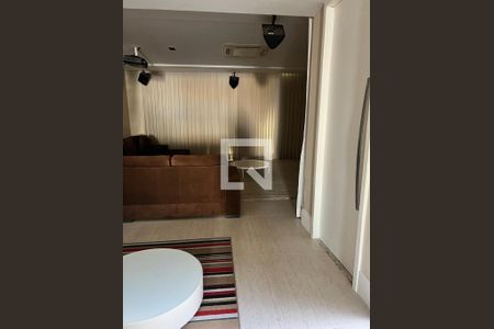 Casa de condomínio à venda com 415m², 4 quartos e 2 vagas Casa de condomínio à venda com 415m², 4 quartos e 2 vagasSala