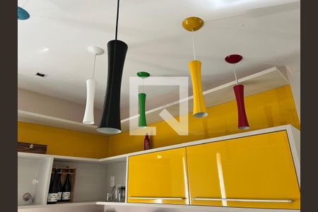 Casa de condomínio à venda com 415m², 4 quartos e 2 vagas Casa de condomínio à venda com 415m², 4 quartos e 2 vagasÁrea comum