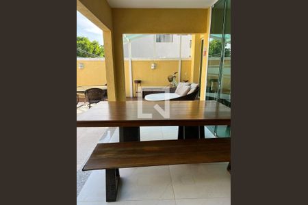 Casa de condomínio à venda com 415m², 4 quartos e 2 vagas Casa de condomínio à venda com 415m², 4 quartos e 2 vagasÁrea Externa