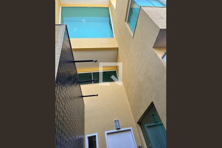 Casa de condomínio à venda com 415m², 4 quartos e 2 vagas Casa de condomínio à venda com 415m², 4 quartos e 2 vagasFachada