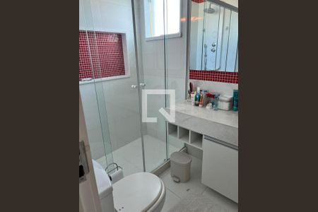 Casa de condomínio à venda com 415m², 4 quartos e 2 vagas Casa de condomínio à venda com 415m², 4 quartos e 2 vagasBanheiro