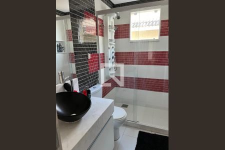 Casa de condomínio à venda com 415m², 4 quartos e 2 vagas Casa de condomínio à venda com 415m², 4 quartos e 2 vagasBanheiro