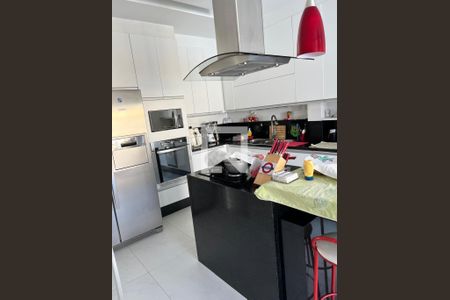 Casa de condomínio à venda com 415m², 4 quartos e 2 vagas Casa de condomínio à venda com 415m², 4 quartos e 2 vagasCozinha