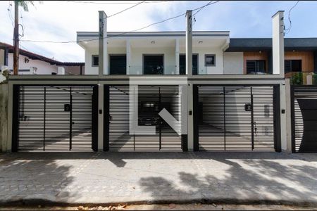 Casa à venda com 136m², 3 quartos e 2 vagasFachada