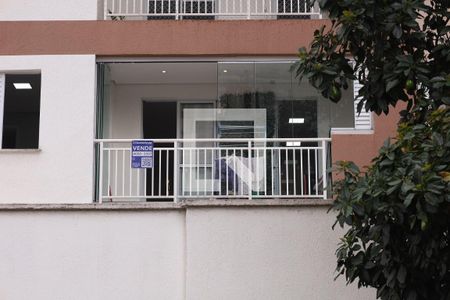 Apartamento para alugar com 47m², 2 quartos e 1 vagaPlaca instalada na sacada do imóvel (1º andar)