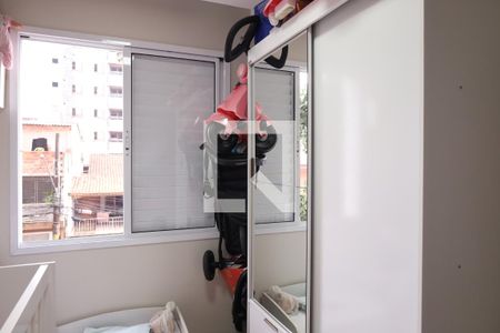 Quarto 2 de apartamento para alugar com 2 quartos, 47m² em Vila Carmosina, São Paulo