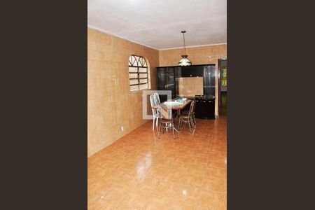 Casa para alugar com 100m², 4 quartos e 2 vagasCozinha