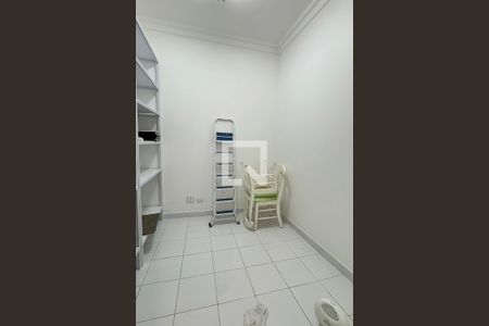 Casa de condomínio à venda com 614m², 4 quartos e 6 vagasQuarto de Serviço