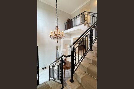 Casa de condomínio à venda com 614m², 4 quartos e 6 vagasEscada