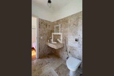 Casa de condomínio à venda com 614m², 4 quartos e 6 vagasBanheiro da Suíte 2