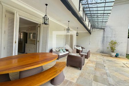 Casa de condomínio à venda com 614m², 4 quartos e 6 vagasVaranda