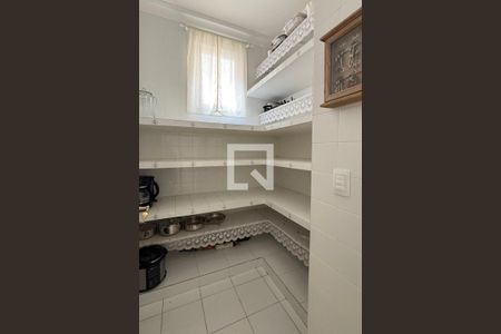 Casa de condomínio à venda com 614m², 4 quartos e 6 vagasDespensa