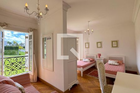Casa de condomínio à venda com 614m², 4 quartos e 6 vagasSuíte 2