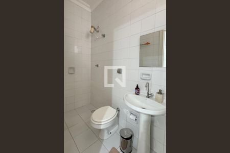Casa de condomínio à venda com 614m², 4 quartos e 6 vagasBanheiro de serviço