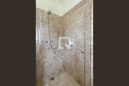Casa de condomínio à venda com 614m², 4 quartos e 6 vagasBanheiro da Suíte 2
