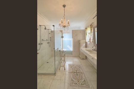 Casa de condomínio à venda com 614m², 4 quartos e 6 vagasBanheiro da Suíte 1