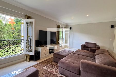 Sala de TV de casa de condomínio à venda com 4 quartos, 614m² em Residencial Morada dos Lagos, Barueri