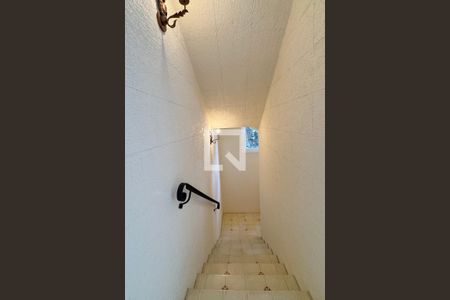 Casa de condomínio à venda com 614m², 4 quartos e 6 vagasEscada