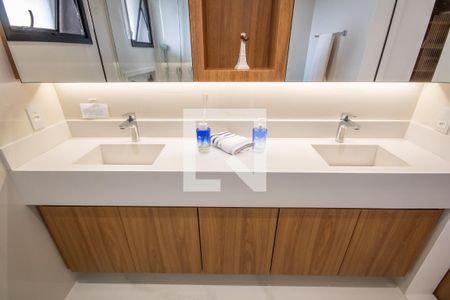 Apartamento à venda com 115m², 2 quartos e 3 vagasBanheiro da Suíte 1